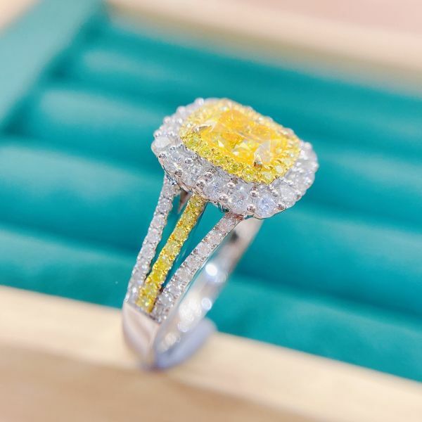 GIA 中彩黃克拉經典三臂女戒