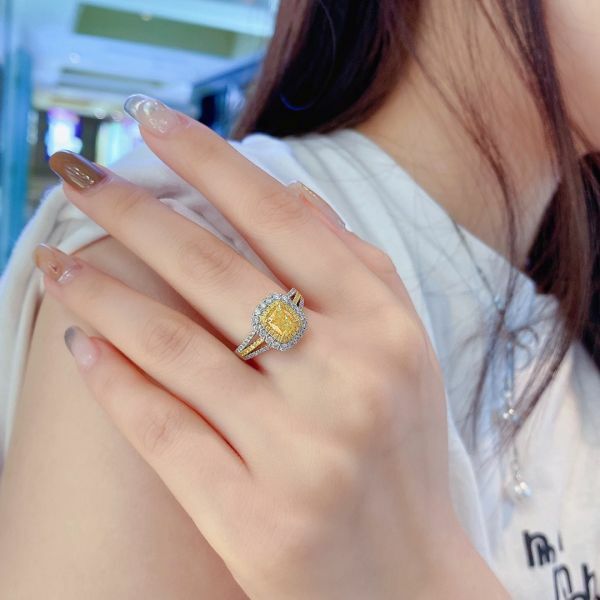 GIA 中彩黃克拉經典三臂女戒