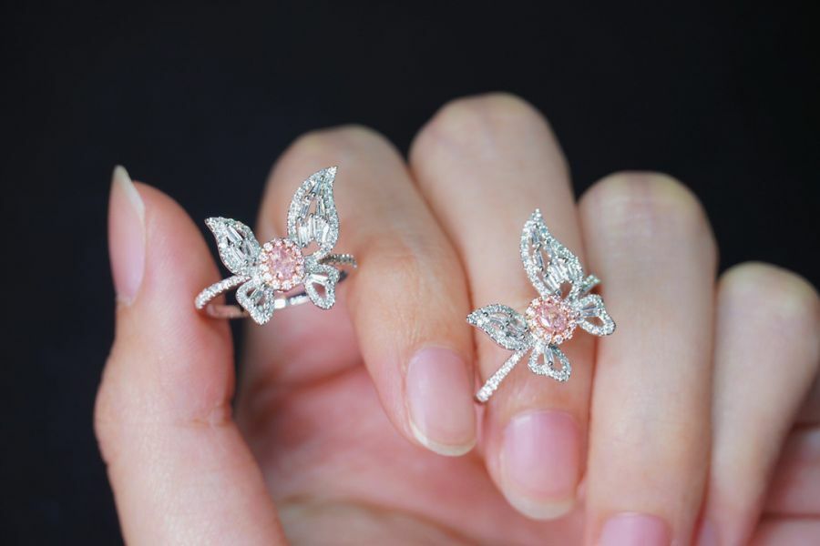 60分蝴蝶粉鑽戒指