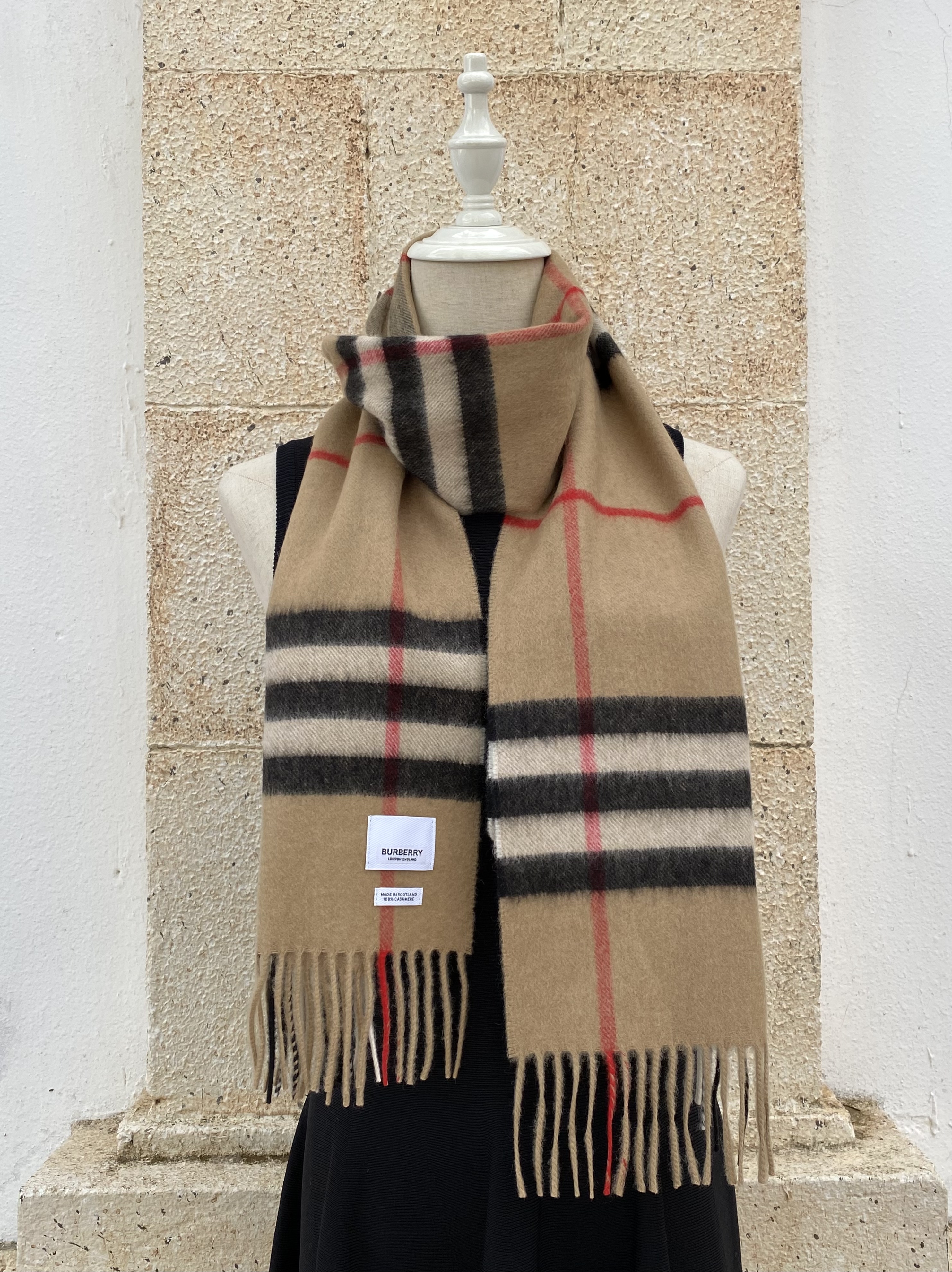 Burberry 80181731 經典杏色100%羊絨經典格子長款圍巾