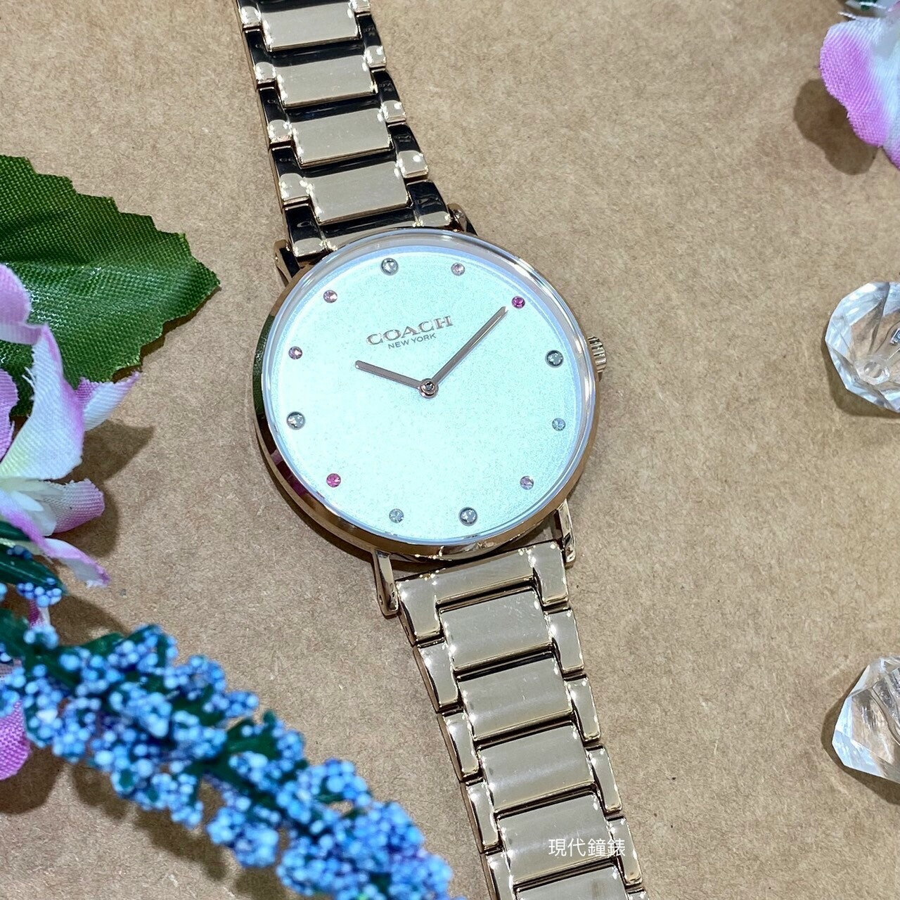 【COACH】粉樣晶鑽時尚腕錶CO14503938 36mm 現代鐘錶