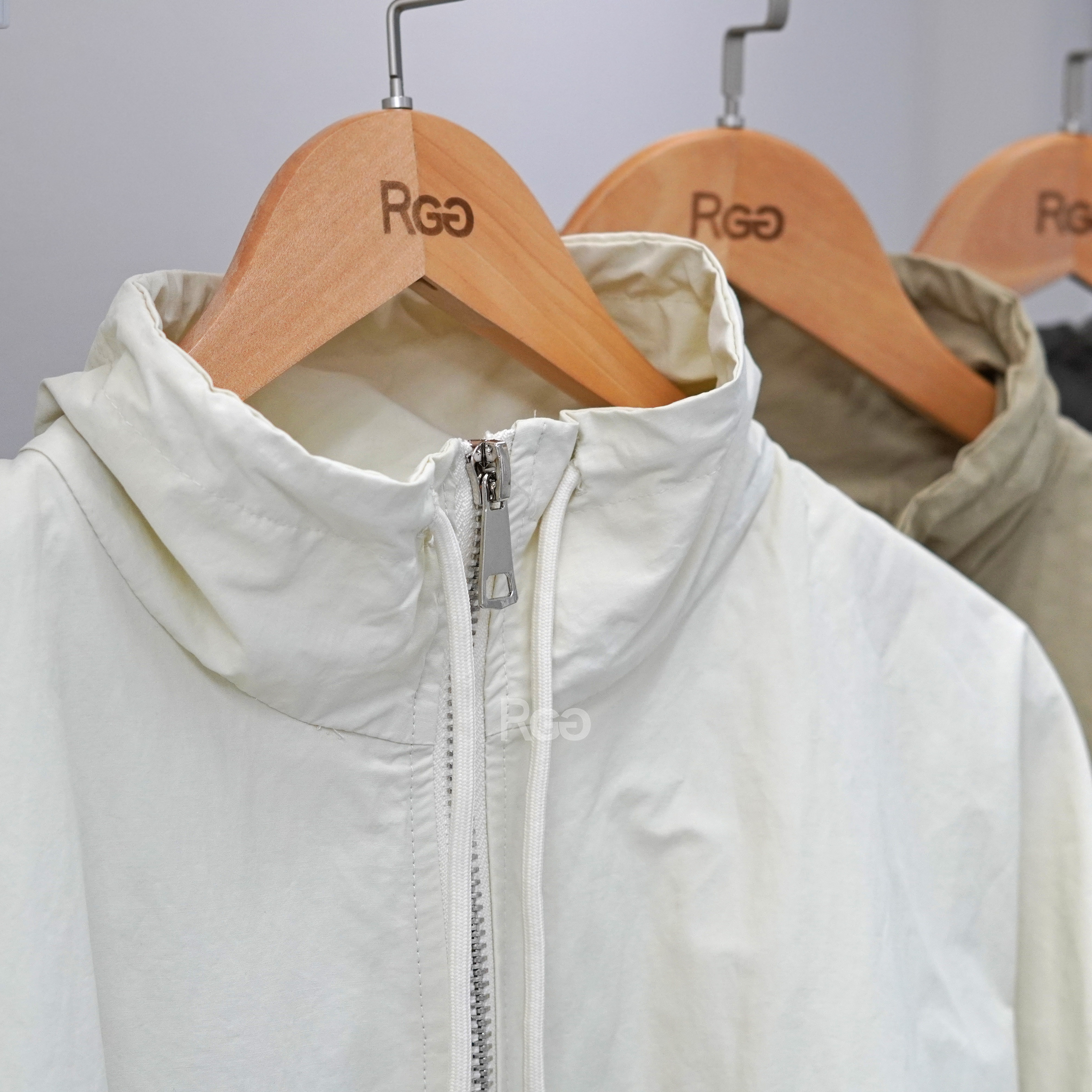 寬版風衣拉鍊外套領子細節照