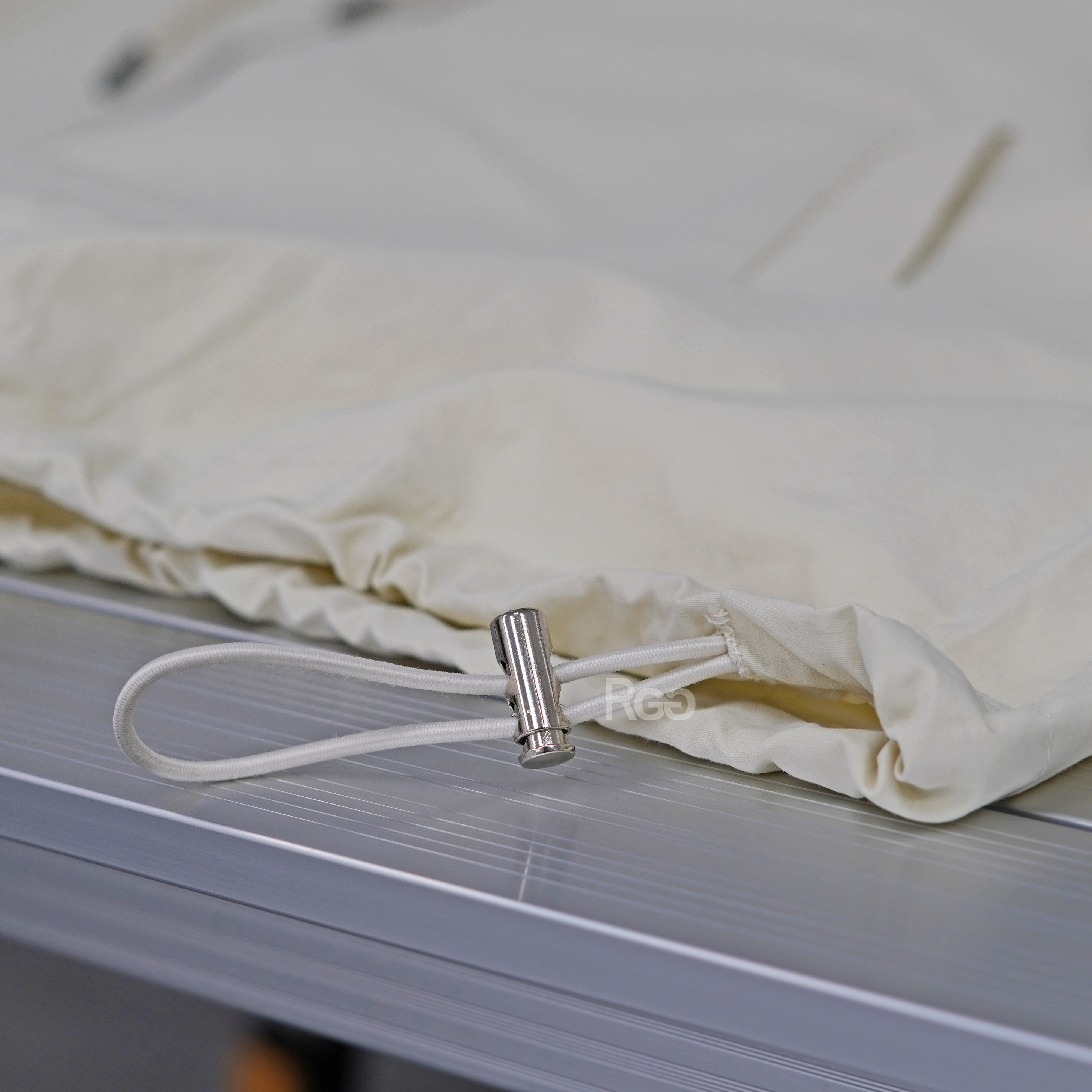 寬版風衣拉鍊外套下擺細節照