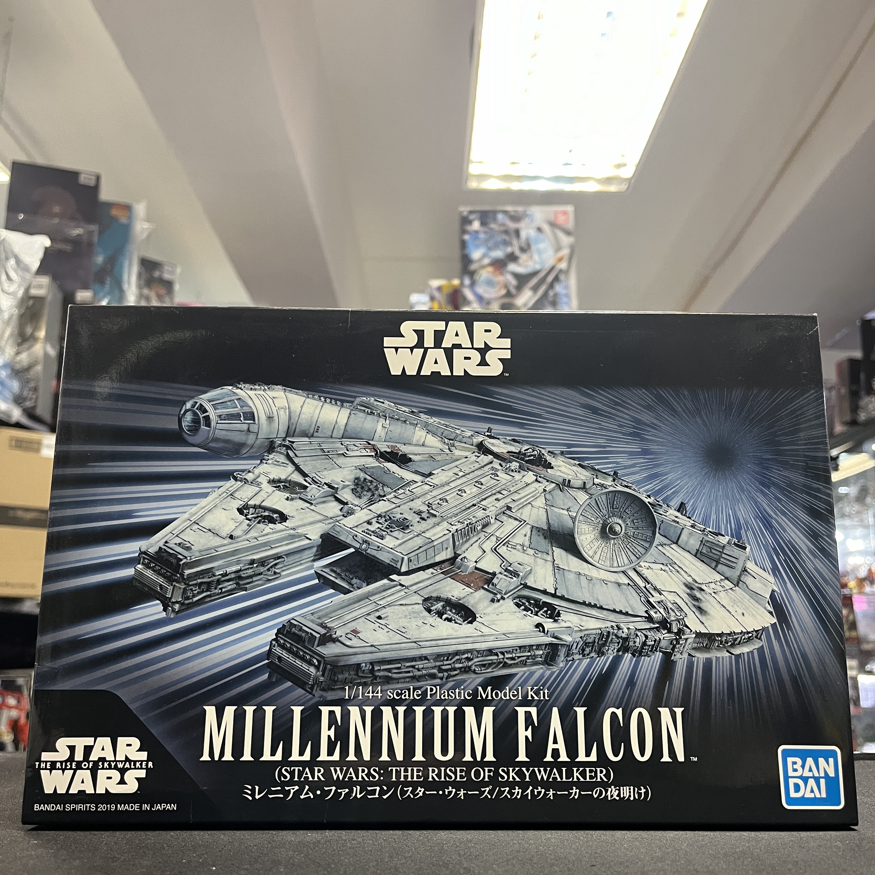 寄賣-其它  Bandai 1/144 Star Wars Millennium Falcon 