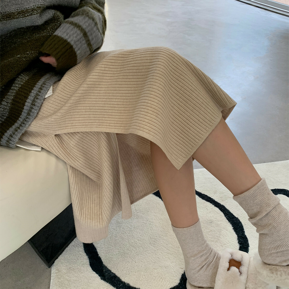 ᴋᴏʀᴇᴀ🇰🇷<現貨> 溫柔姐姐開岔長款包臀半身裙 （兩色）