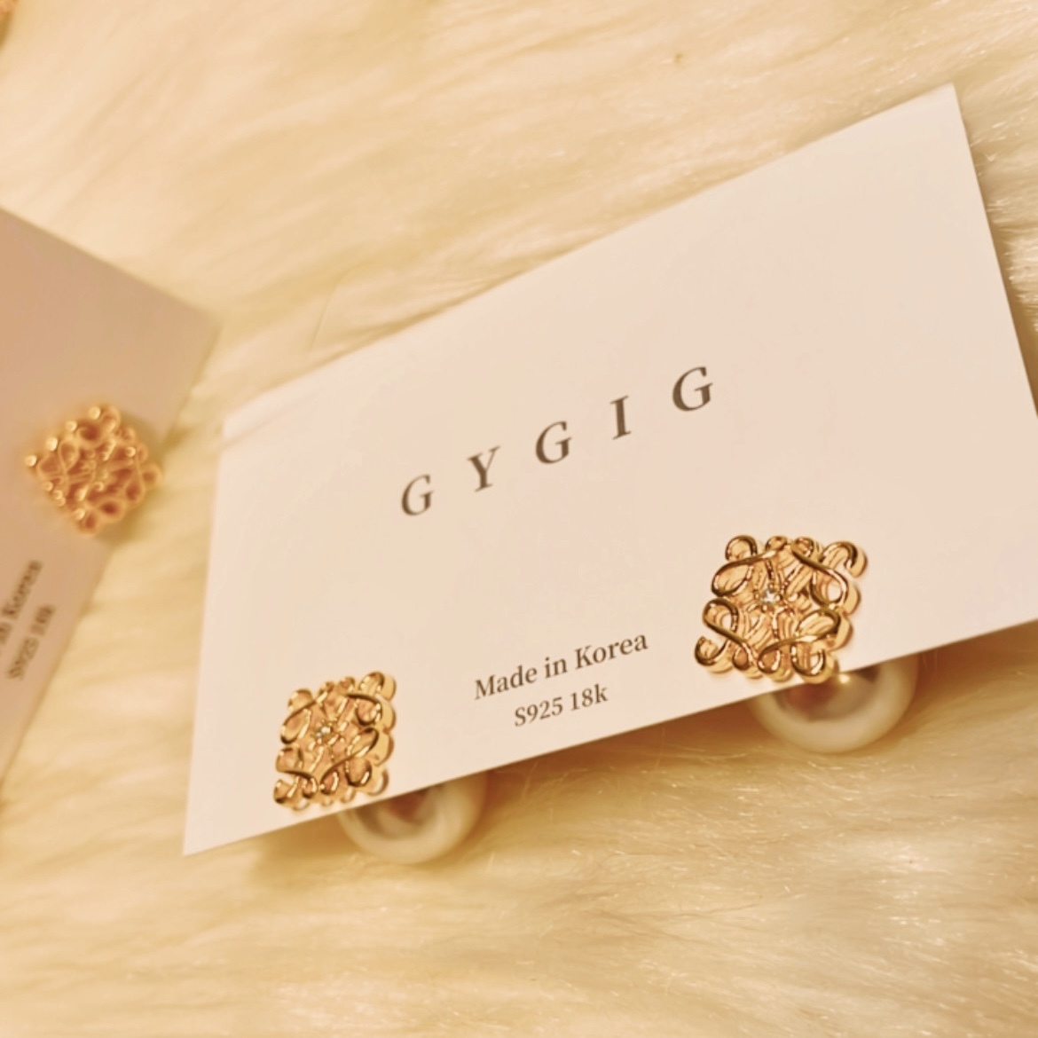 Loewe 花紋夢幻後扣珍珠系