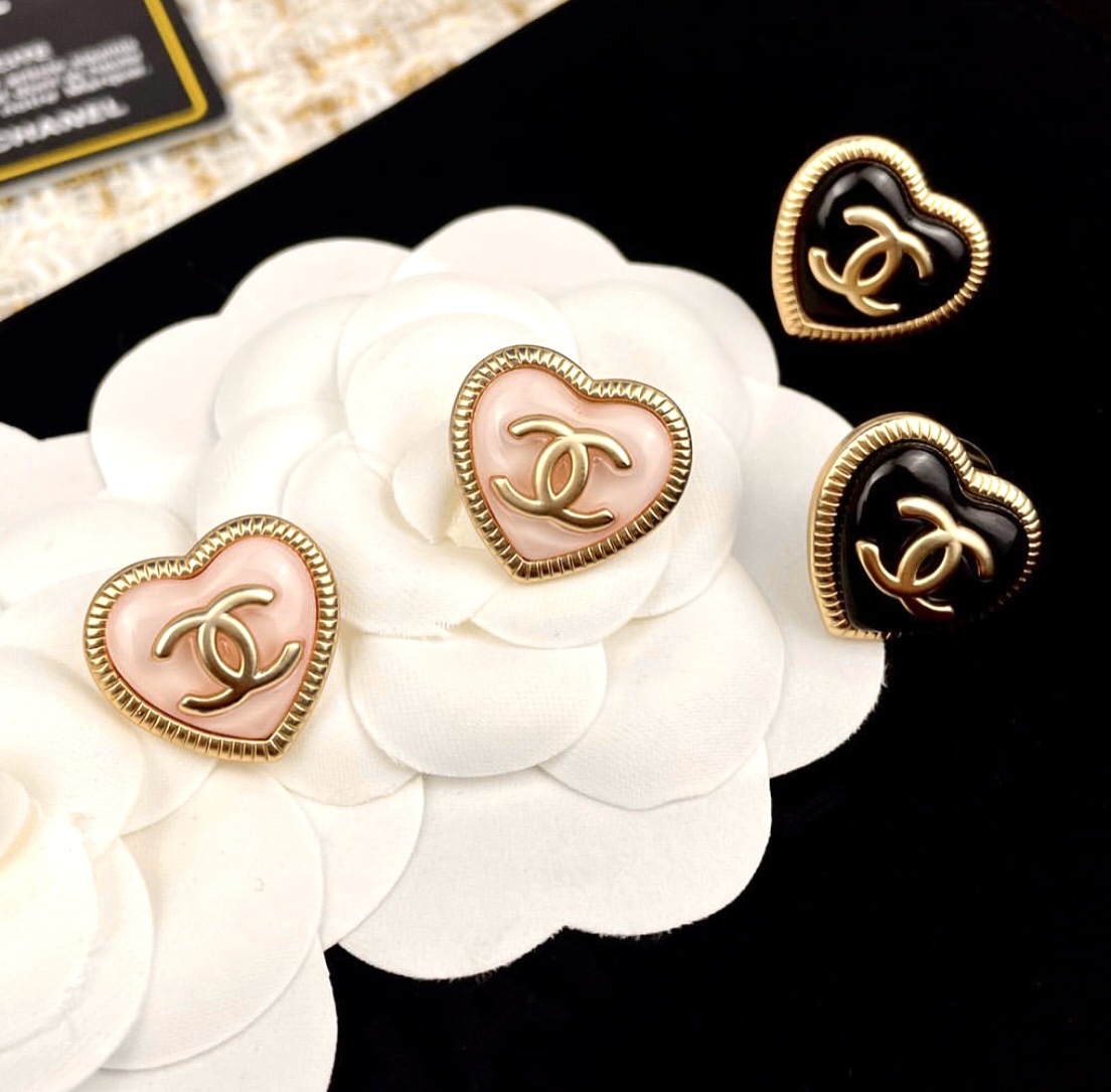 香奶奶 嫩粉黑滾金邊桃心耳釘