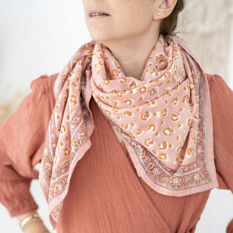 豹紋腮紅粉 | 領巾