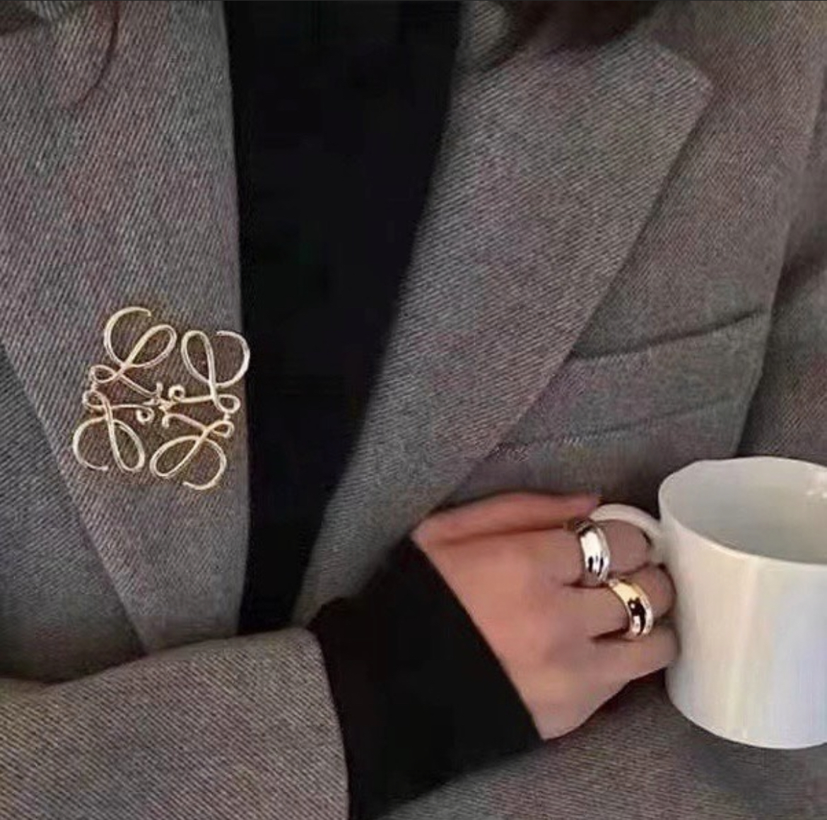 LOEWE 經典花紋翻玩胸針