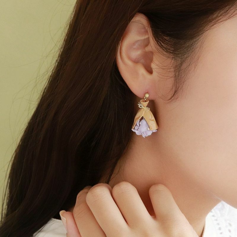 Ayatorie 蓬鬆的花束耳環