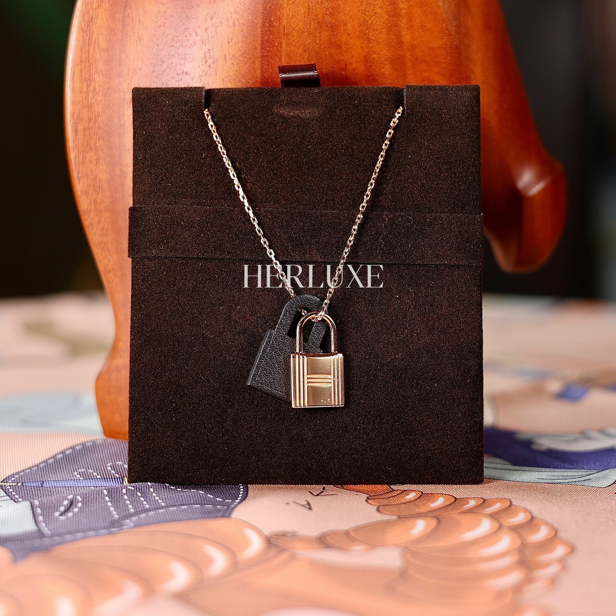 O'Kelly necklace 89 noir CD