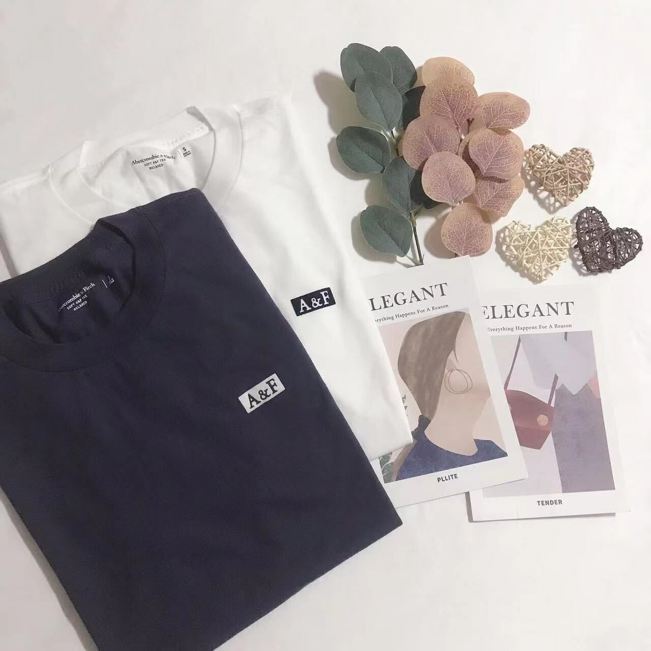 A & F SMALL LOGO TEE