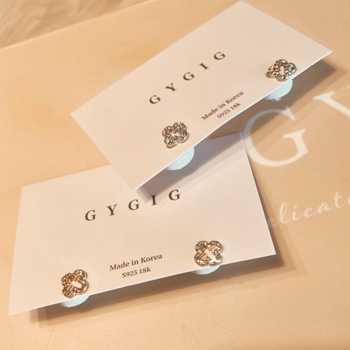 mini鏤空四葉草 金銀鑽小耳釘