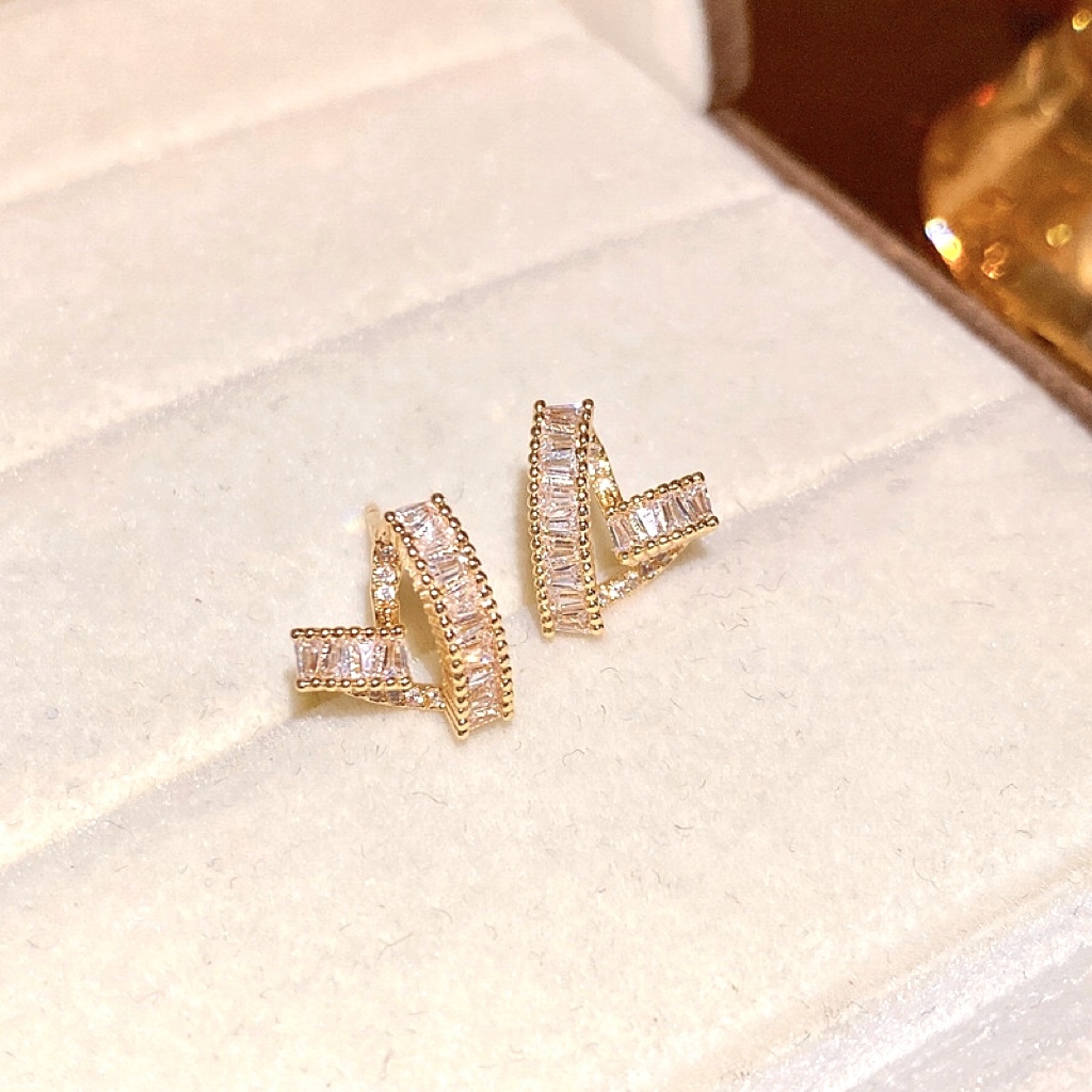 低奢金鑽 鏤空小桃心耳釘