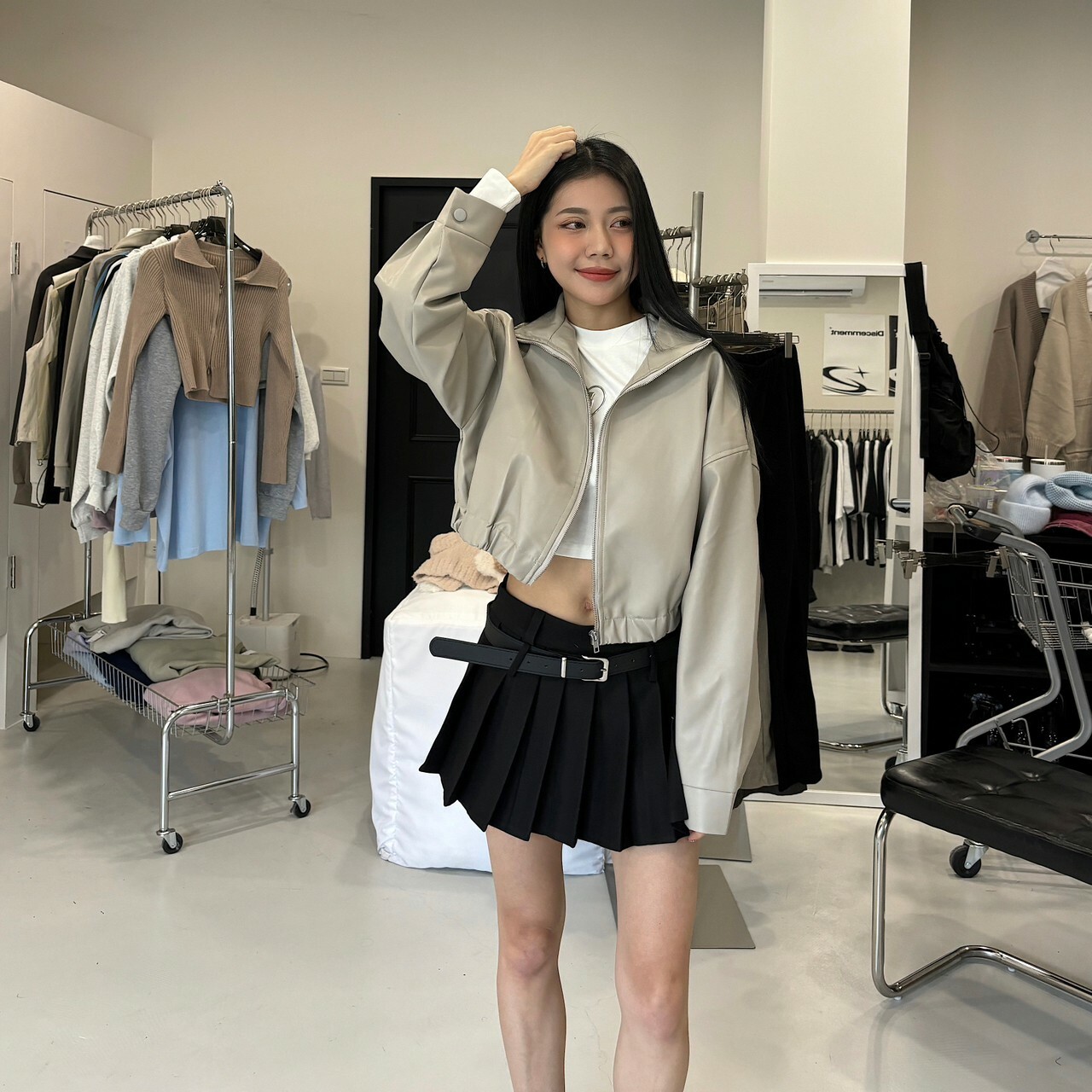 閉眼入短版翻領皮夾克