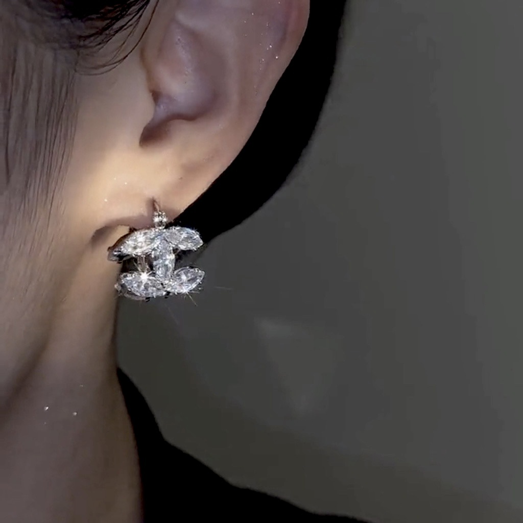 高奢銀水鑽 香奶奶雙面耳扣釘