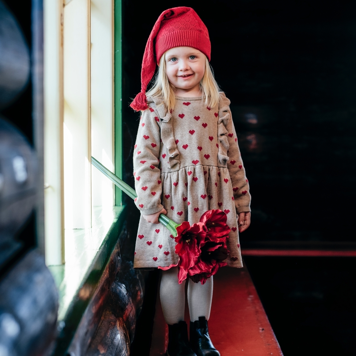 〖 Hust & Claire 〗燕麥色愛心荷葉裝飾洋裝