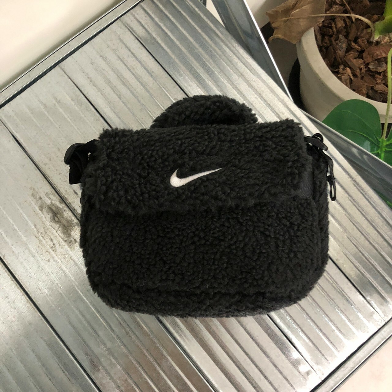 Nike Fx Fur 毛茸茸黑色小包 休閒 肩背 手提 FB3039-010