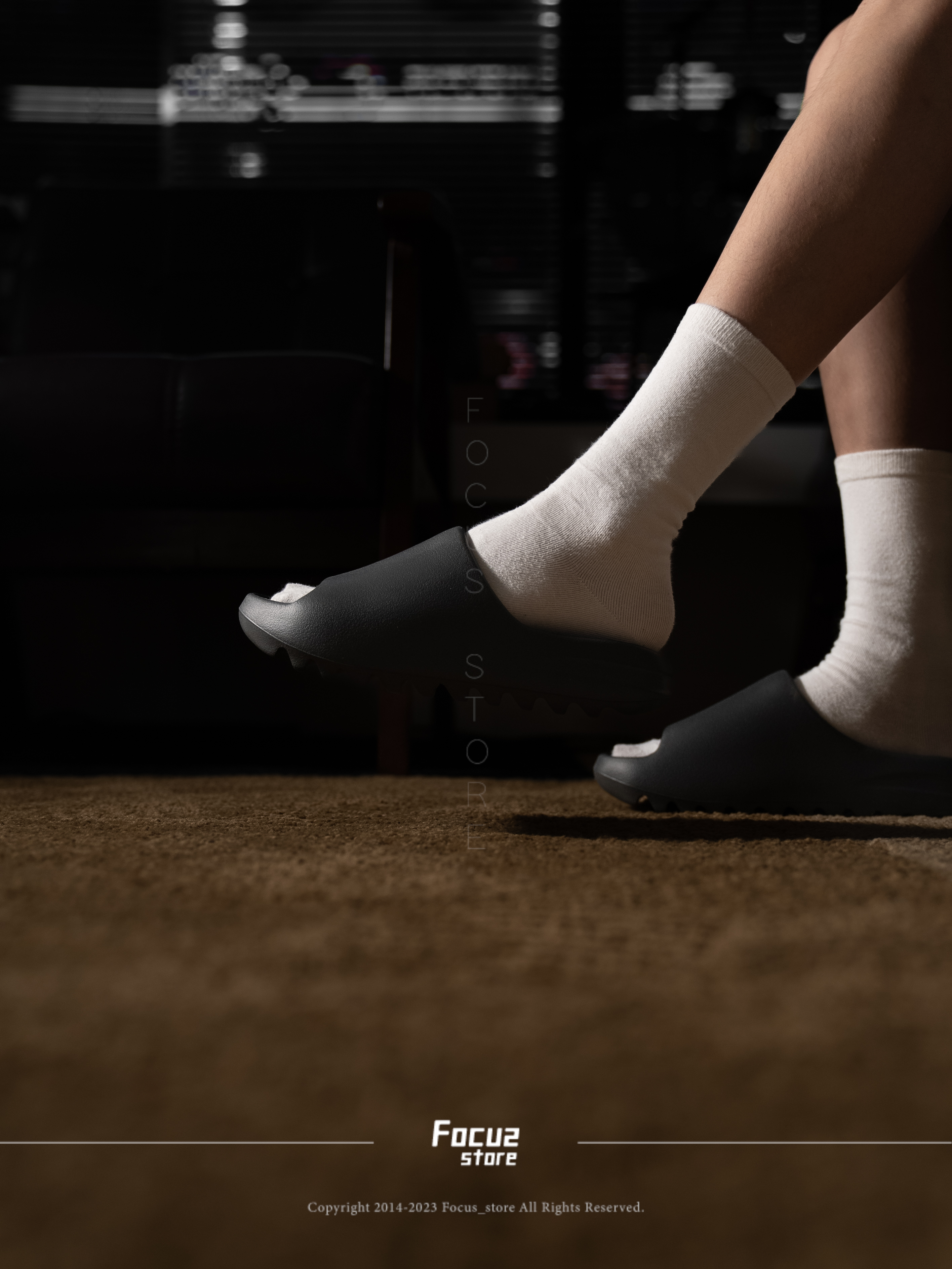 【Focus Store】現貨秒發 Adidas Originals Yeezy Slides "Granite" 深灰 ID4132