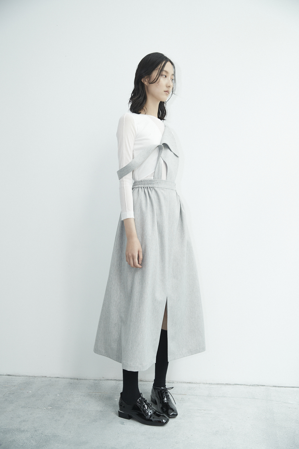 不對稱翻領吊帶裙