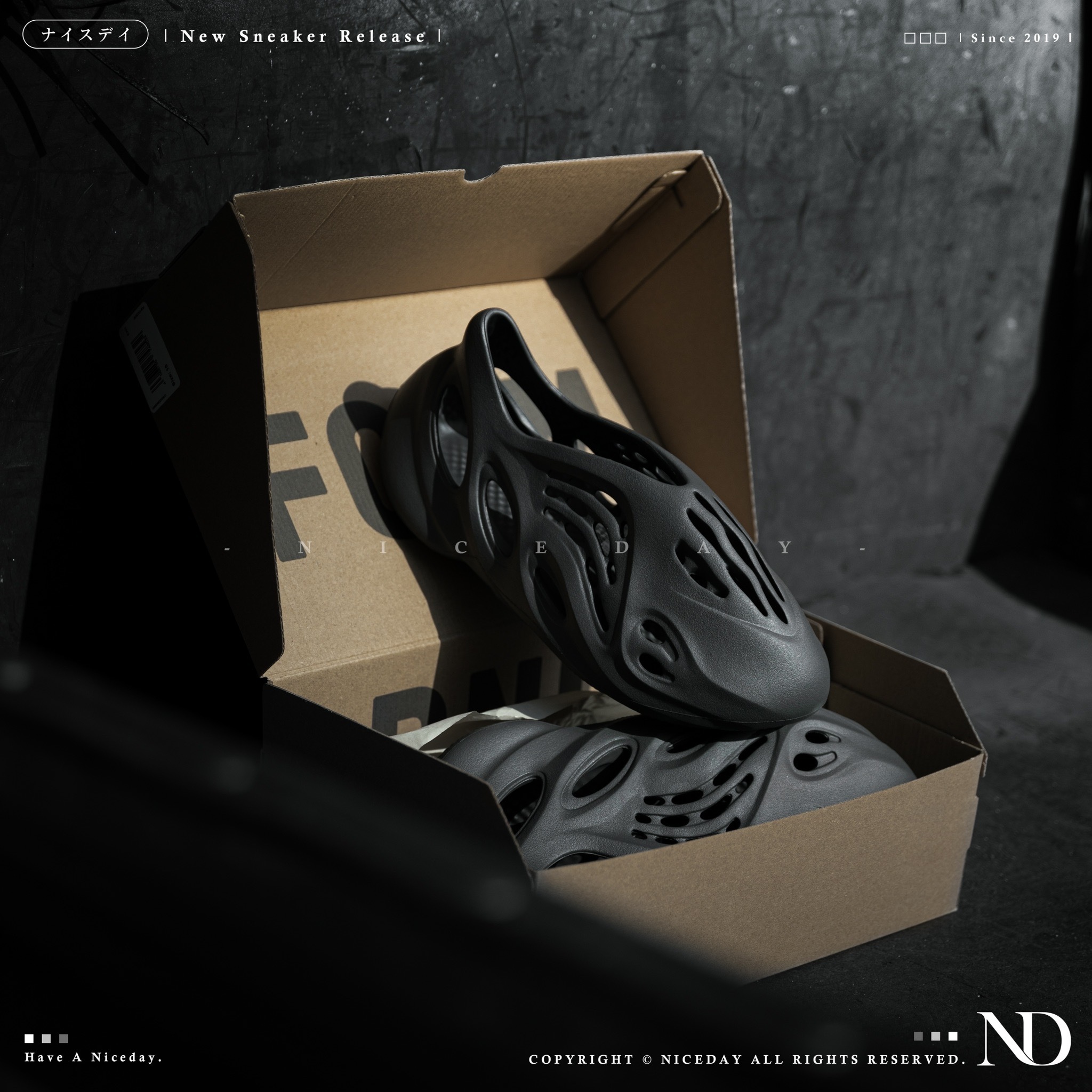 NICEDAY 代購  Adidas OG Yeezy Foam Runner 碳黑 灰 黑 洞洞鞋 男女尺寸 椰子 IG5349