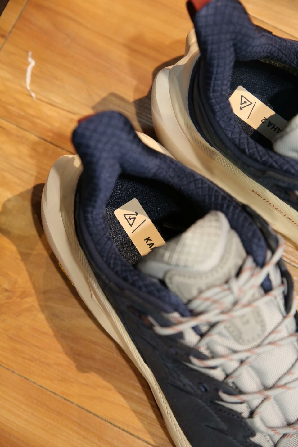 {現貨} Hoka One One Kaha 2 low GTX LIMESTONE / SHIFTING SAND