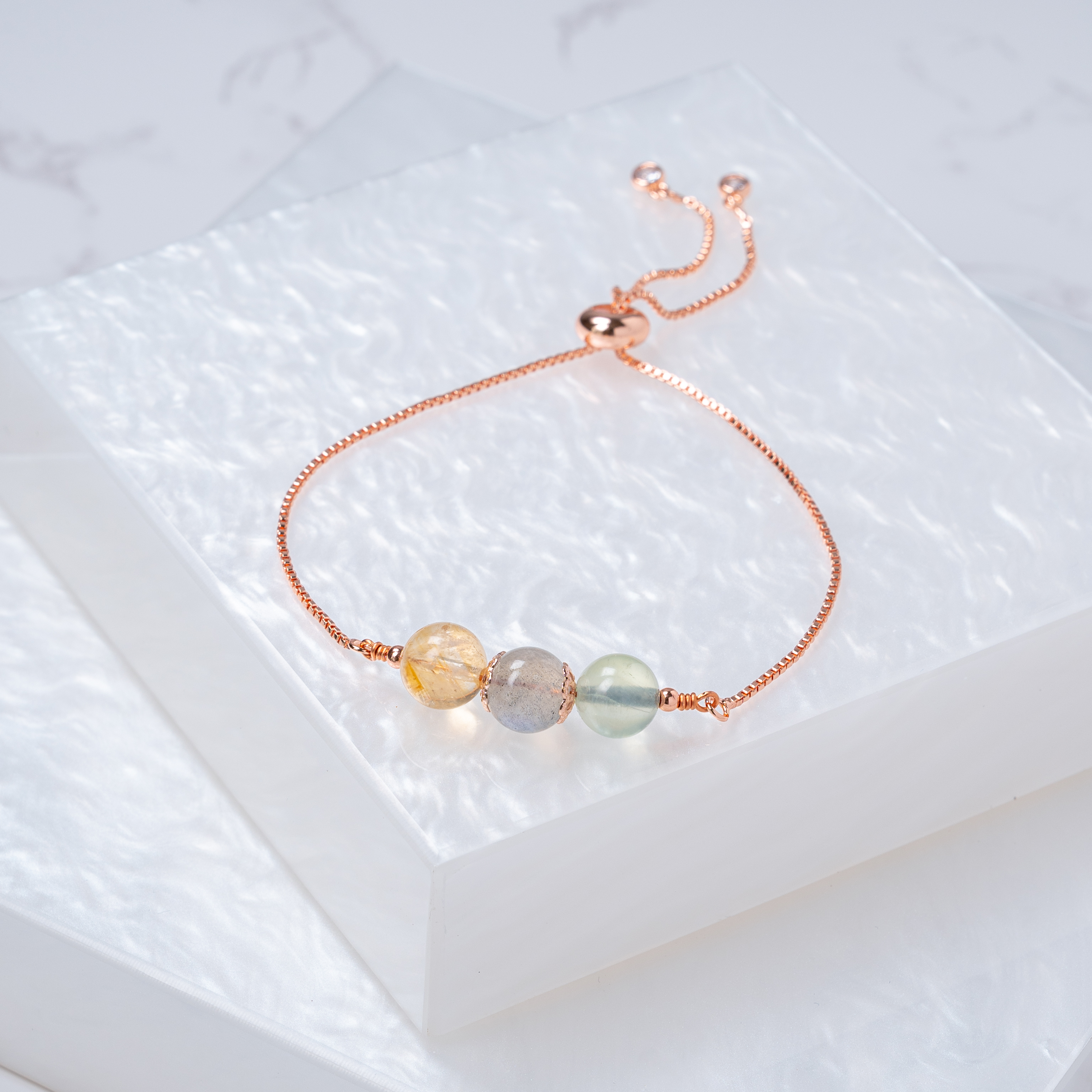 【黃水晶﹒拉長石﹒葡萄石】拉式手鍊