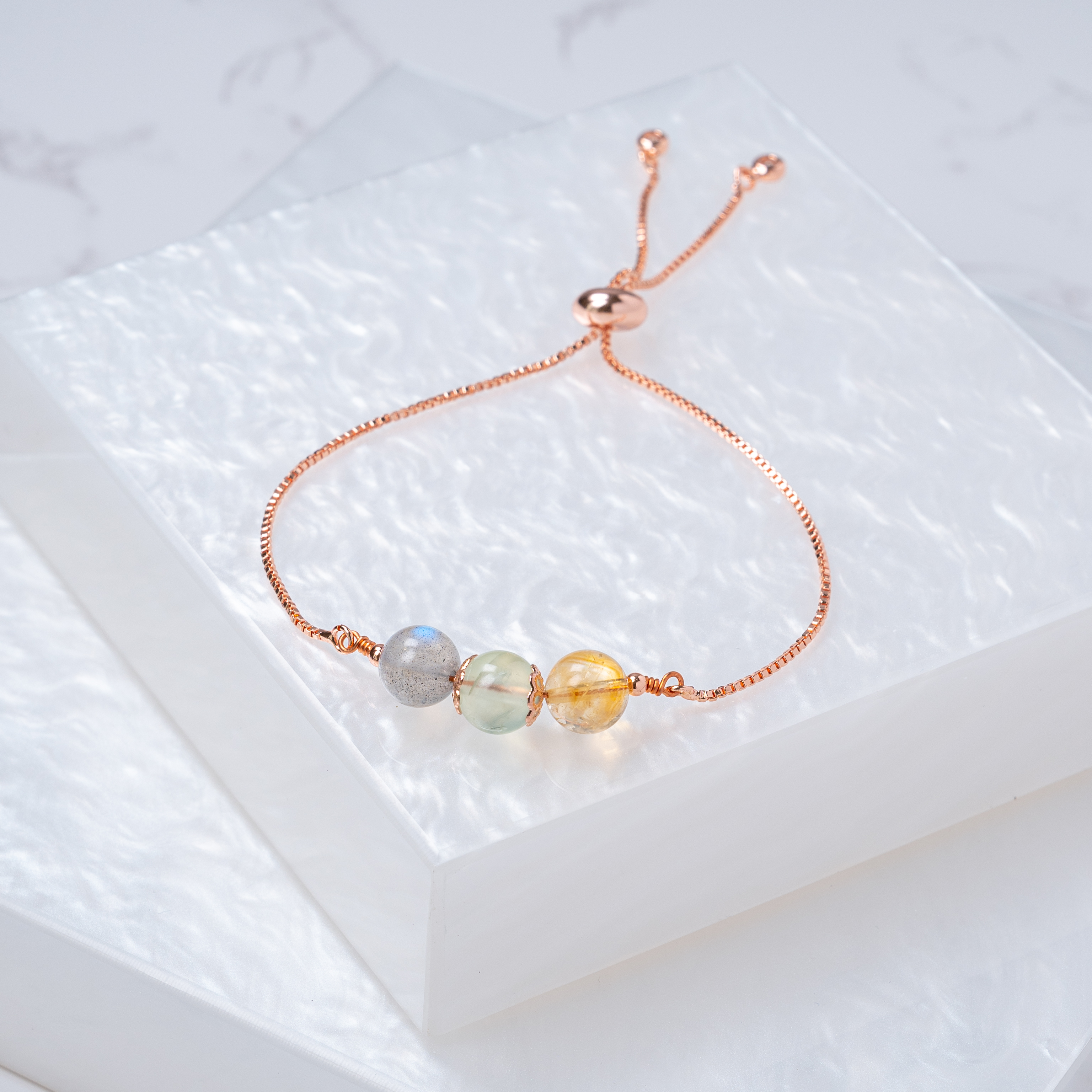 【拉長石﹒葡萄石﹒黃水晶】拉式手鍊