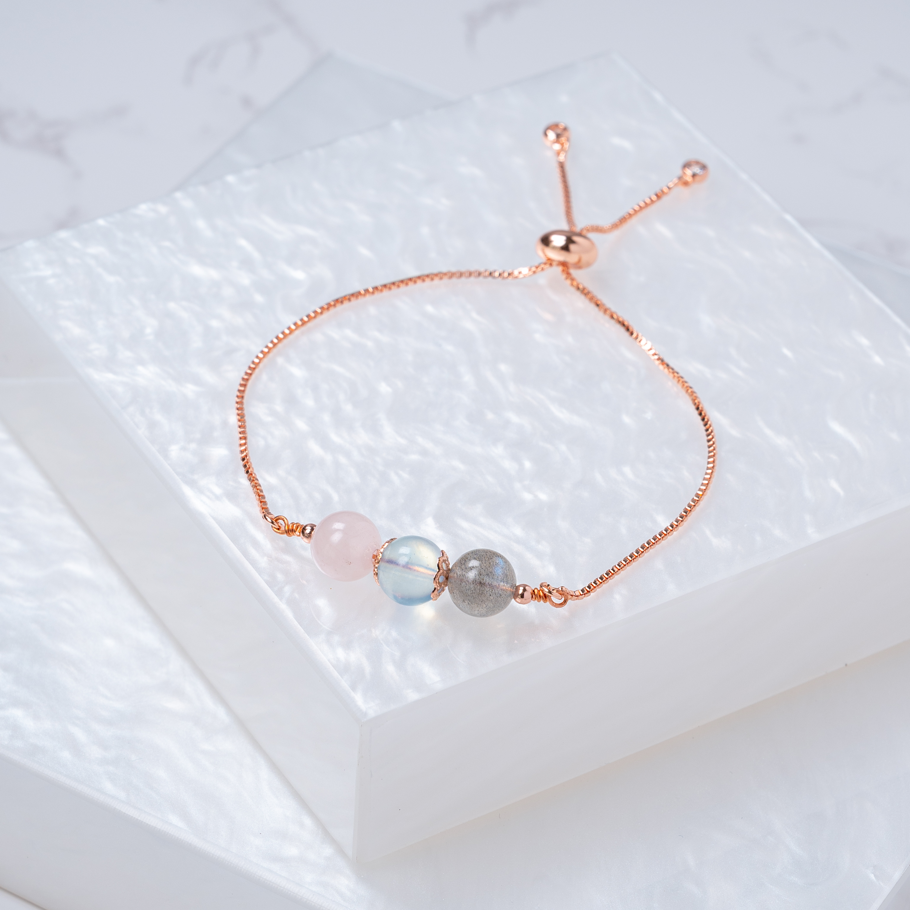 【粉水晶﹒海藍寶﹒拉長石】拉式手鍊