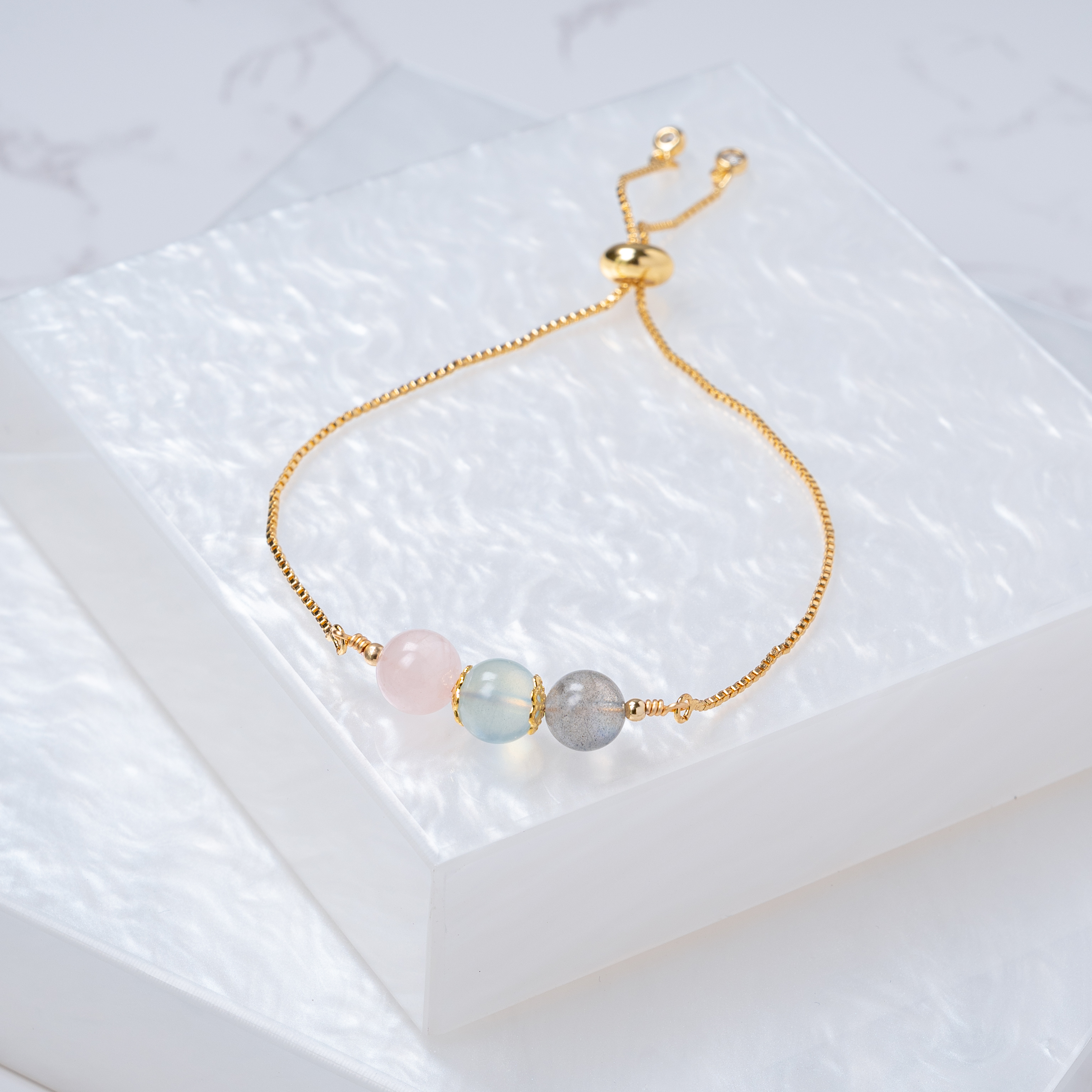 【粉水晶﹒海藍寶﹒拉長石】拉式手鍊