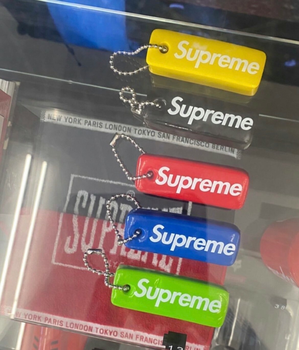 預購Supreme Floating Keychain 海綿鑰匙圈