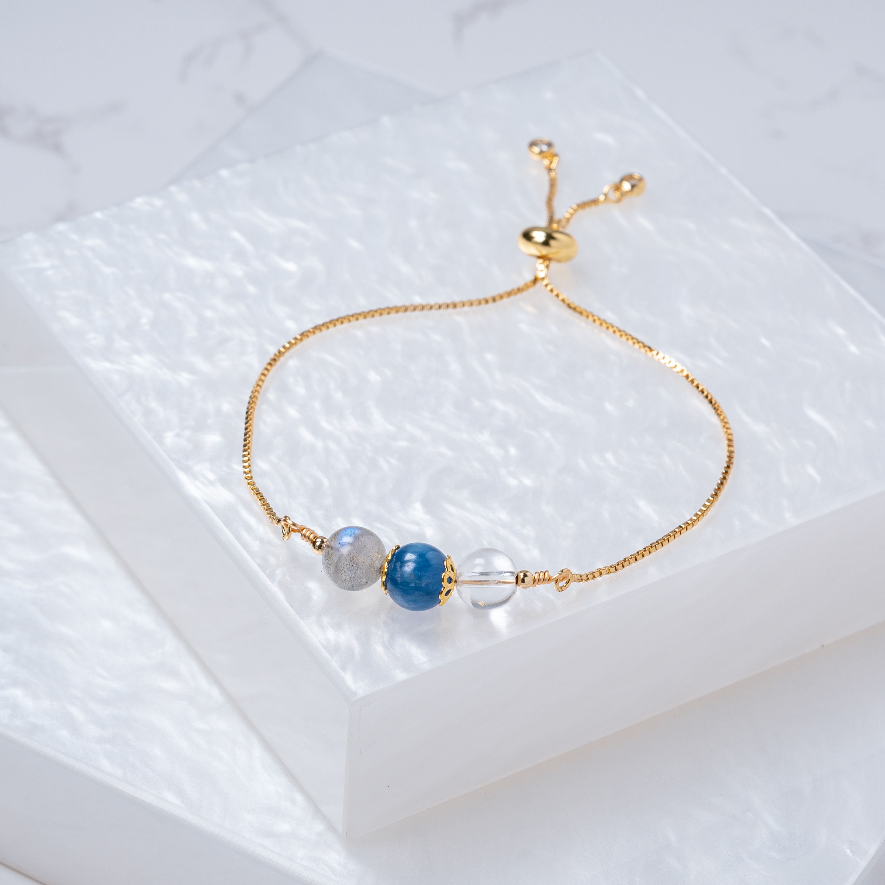 【拉長石﹒藍晶石﹒白水晶】拉式手鍊