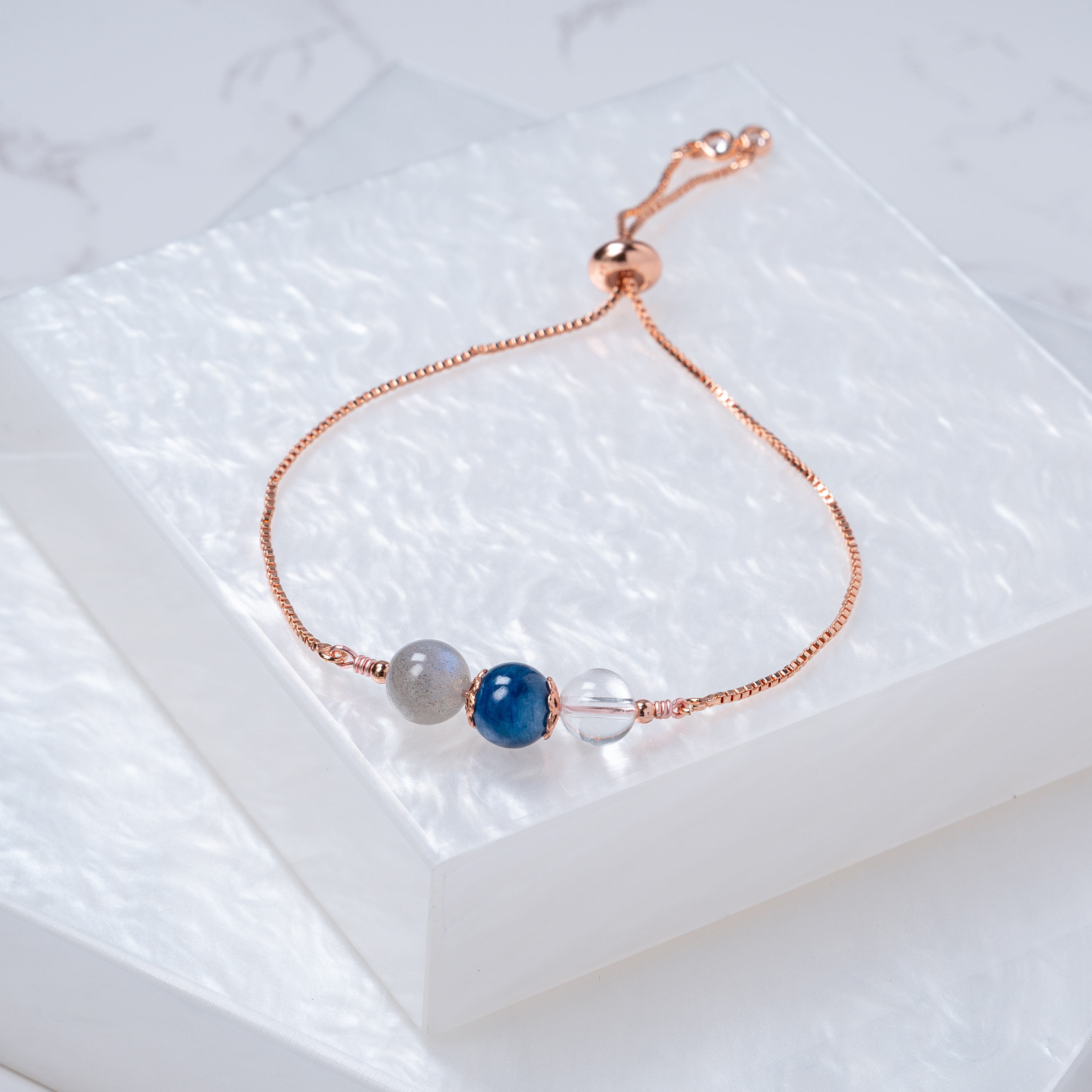 【拉長石﹒藍晶石﹒白水晶】拉式手鍊