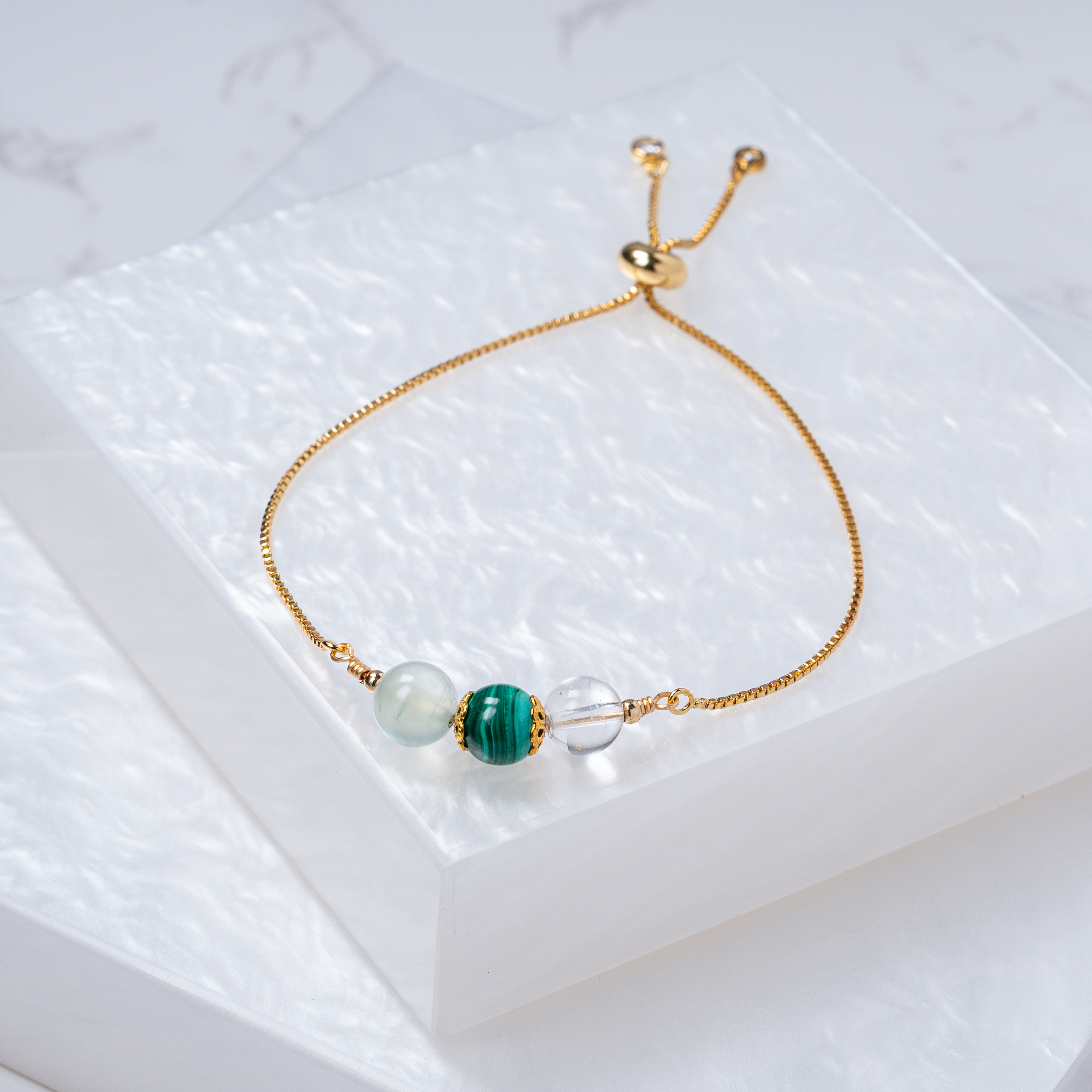 【葡萄石﹒孔雀石﹒白水晶】拉式手鍊