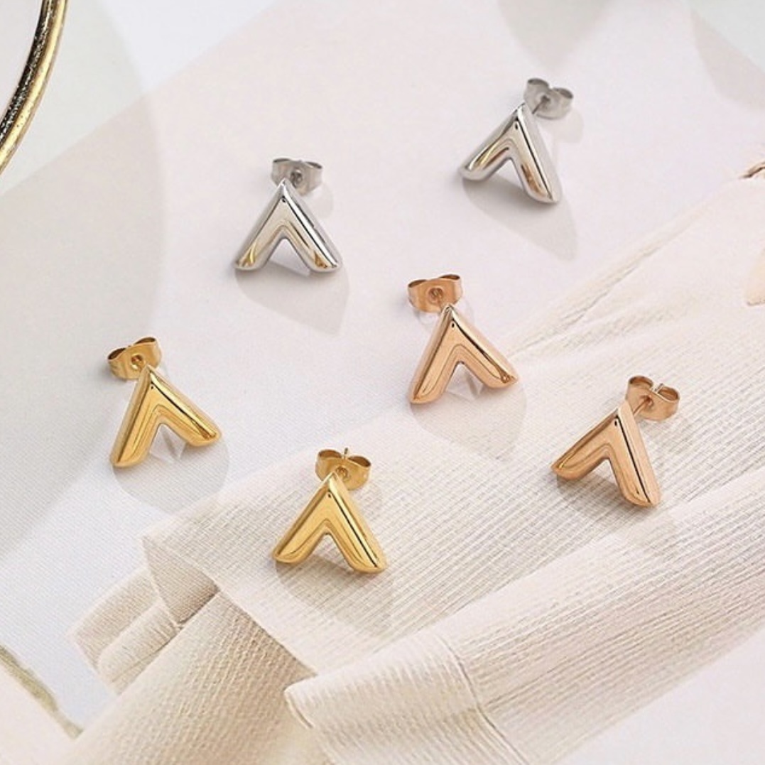 經典V字翻玩耳釘