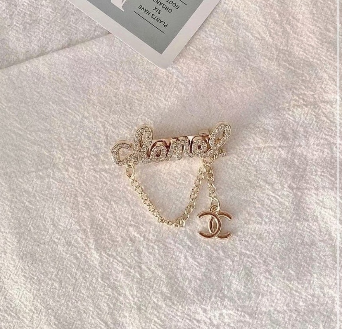 香奶奶 chanel金鑽吊牌鍊翻玩胸針