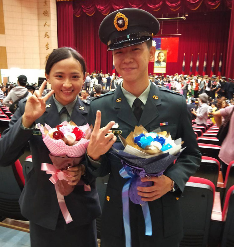 送軍人花束,送老師的花束,謝師恩花束,謝謝老師,教師節花束,桃園花店,香皂花束,幸福禮物婚禮小物,桃園婚禮小物