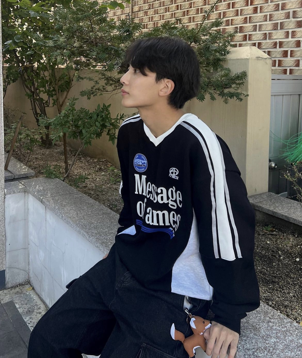 AMES V NECK UNIFORM SWEATSHIRT BLACK