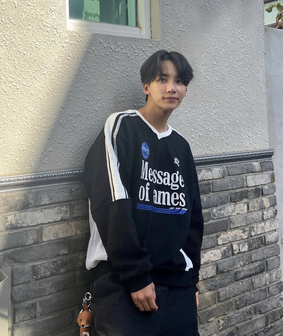 AMES V NECK UNIFORM SWEATSHIRT BLACK