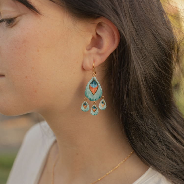 孔雀羽毛流蘇瓷耳環