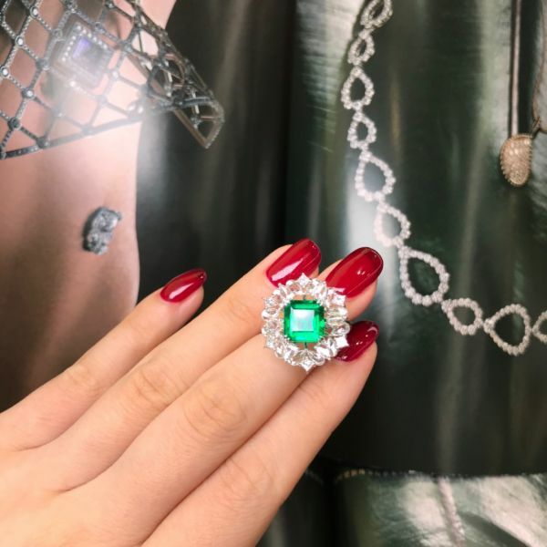 2.43ct 豪鑲款祖母綠戒指