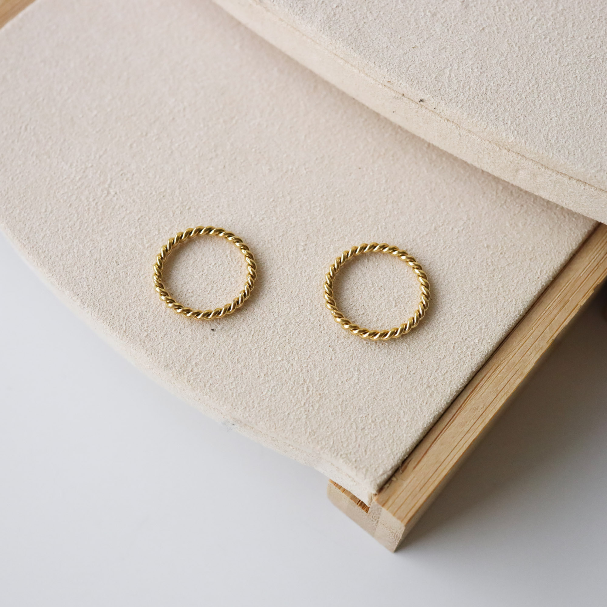 不怕水金色細麻花鋼戒