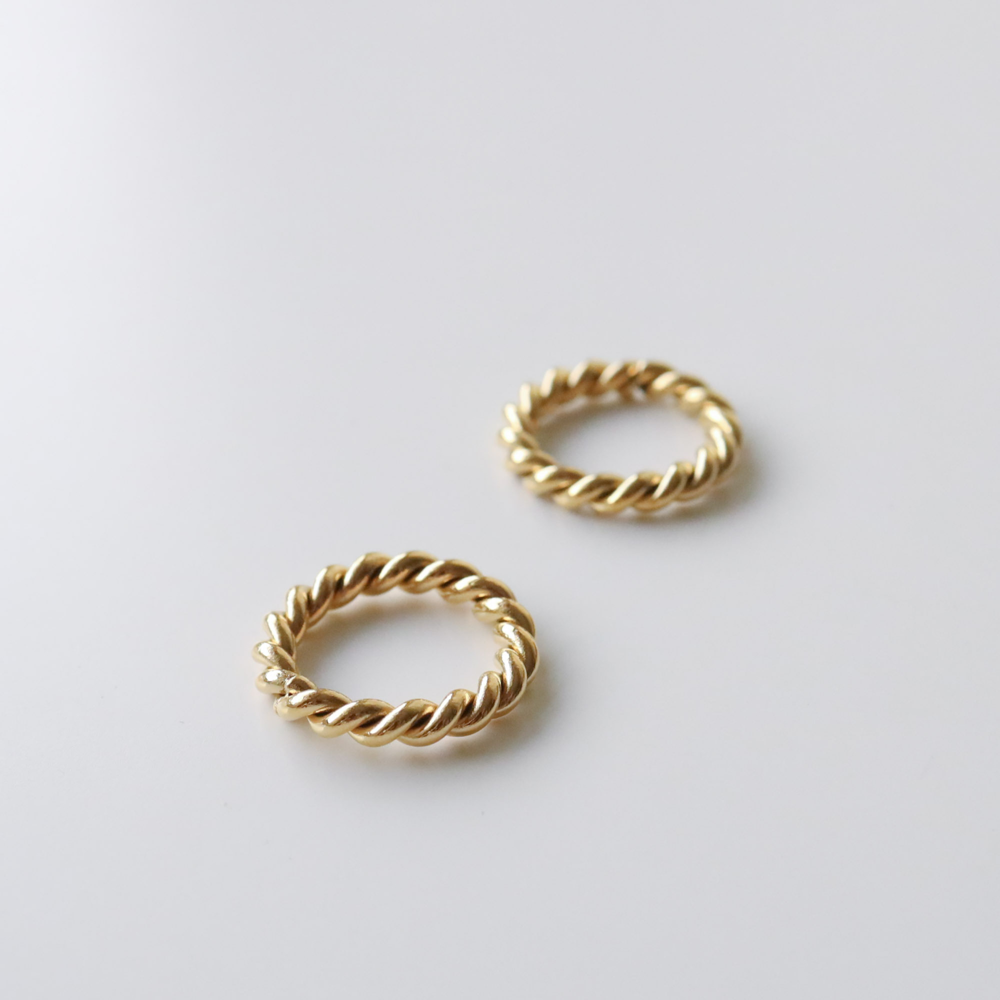 不怕水金色粗麻花鋼戒