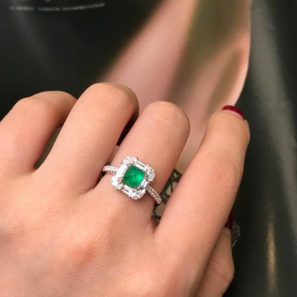 0.86ct 祖母綠糖塔戒指