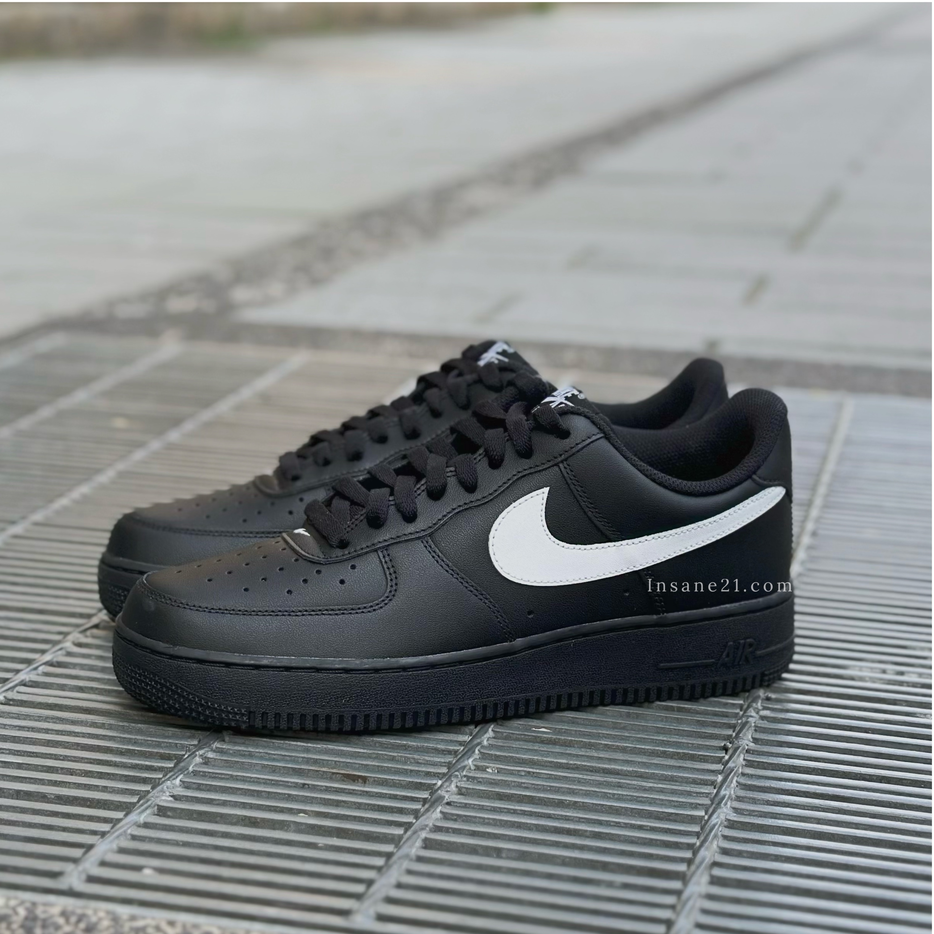 NIKE AIR FORCE 1 LOW 