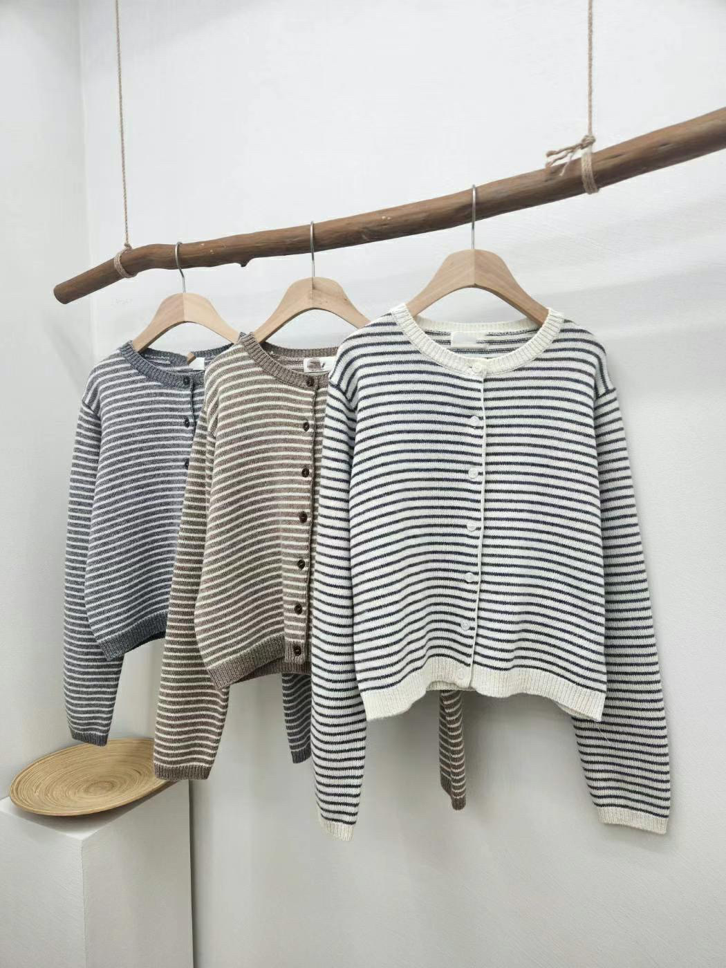 【優惠現貨】韓國間條針織鈕扣外套（3色）