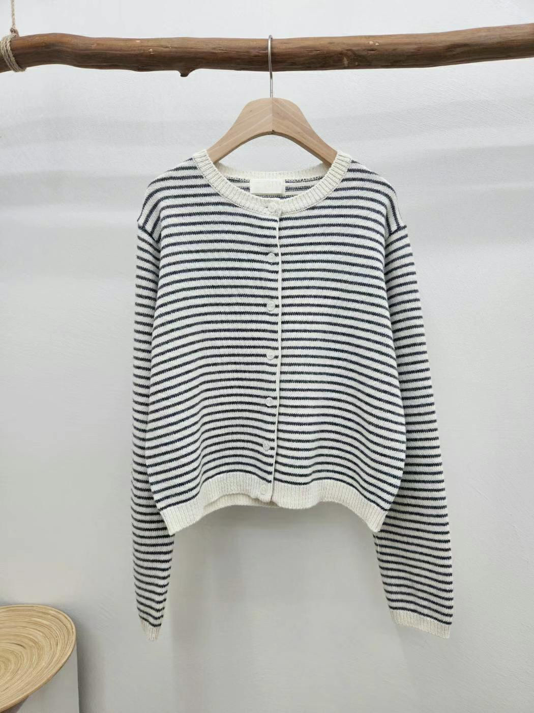 【優惠現貨】韓國間條針織鈕扣外套（3色）