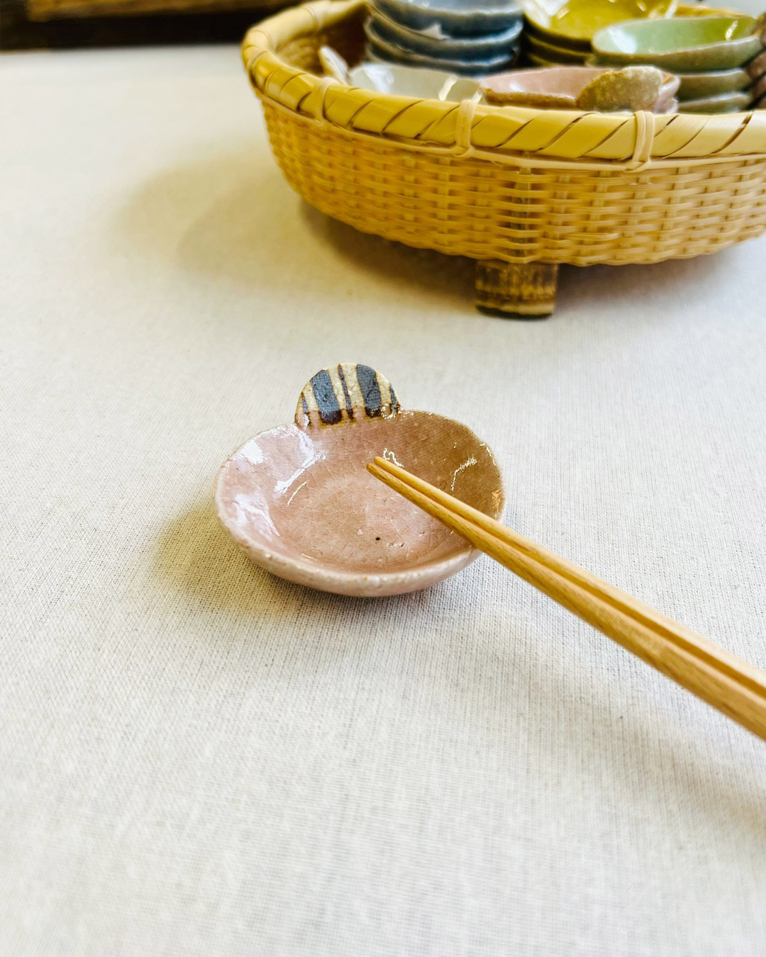 手工陶器 圓形筷架 粉色｜美濃燒