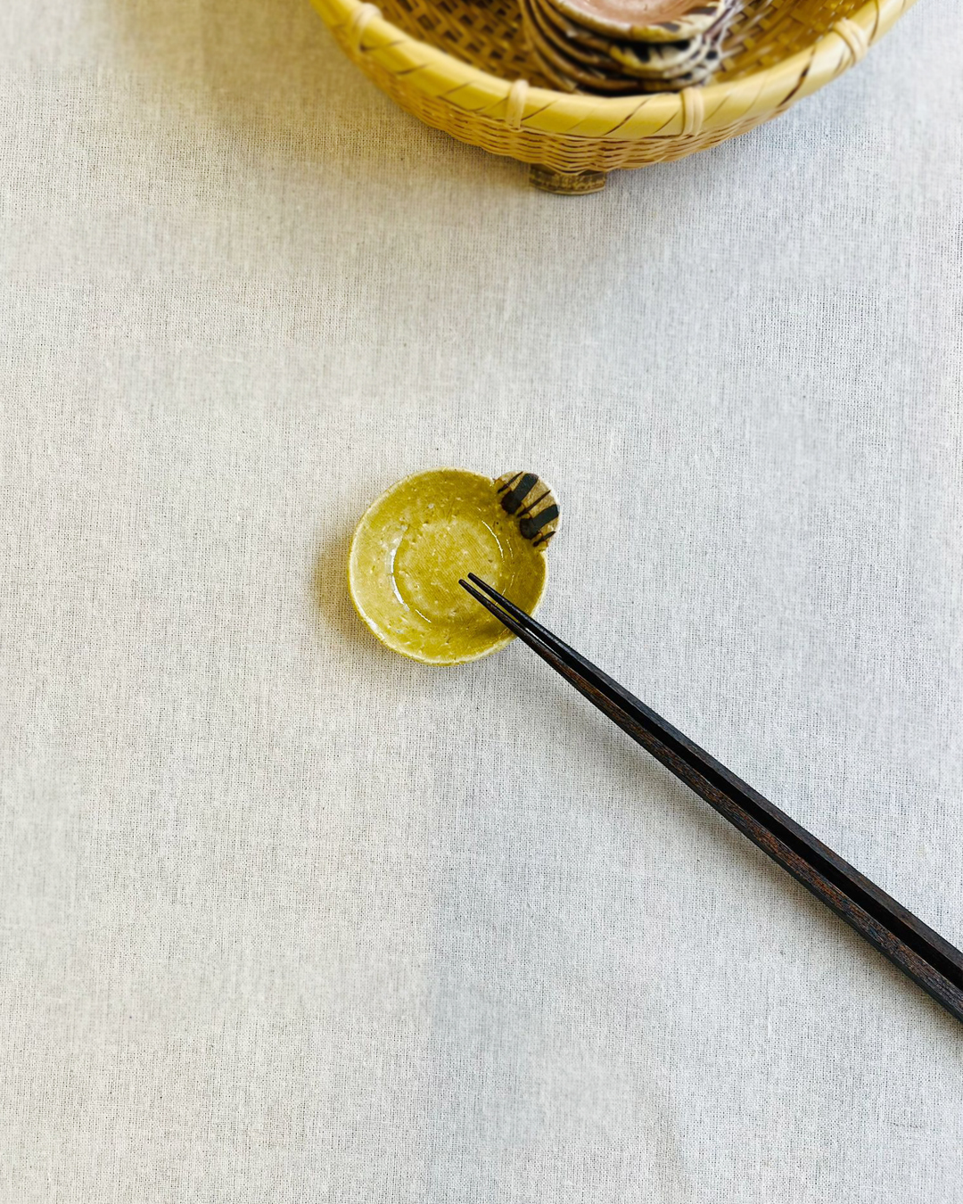 手工陶器 圓形筷架 黃色｜美濃燒