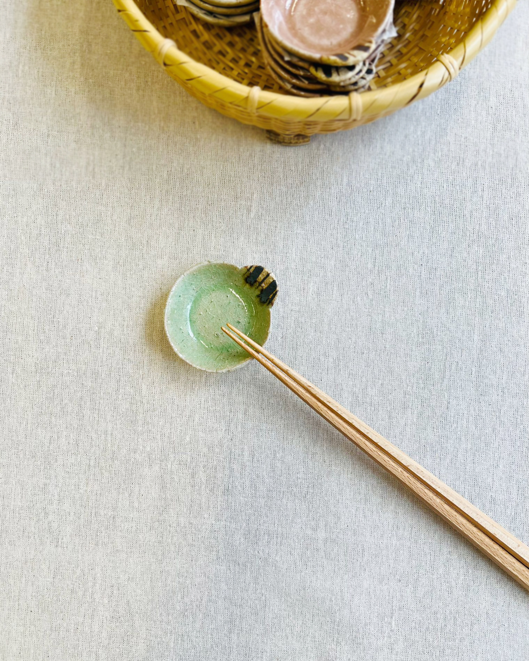 Handmade Pottery Circle Chopstick Rest Green｜Mino Ware